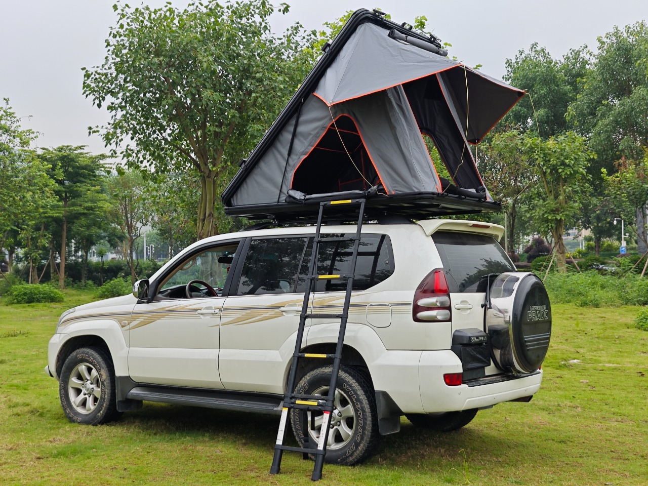 2025 NEW Ultralight Aluminum Alloy Triangle Outdoor 4x4 Truck SUV Pickup Car Tent 2-3 Person Roof Tops Tents for Camping WP6003