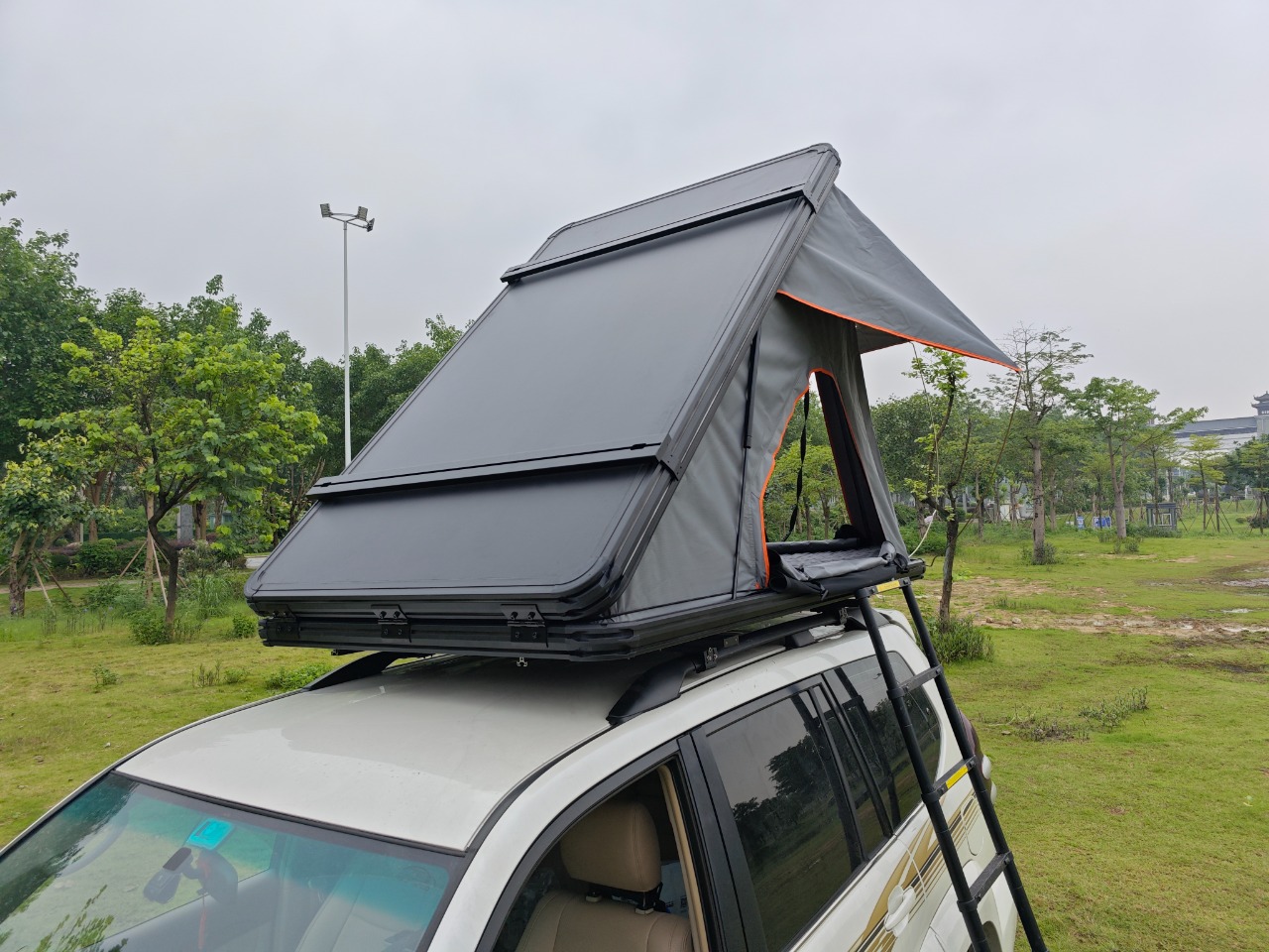 2025 NEW Ultralight Aluminum Alloy Triangle Outdoor 4x4 Truck SUV Pickup Car Tent 2-3 Person Roof Tops Tents for Camping WP6003