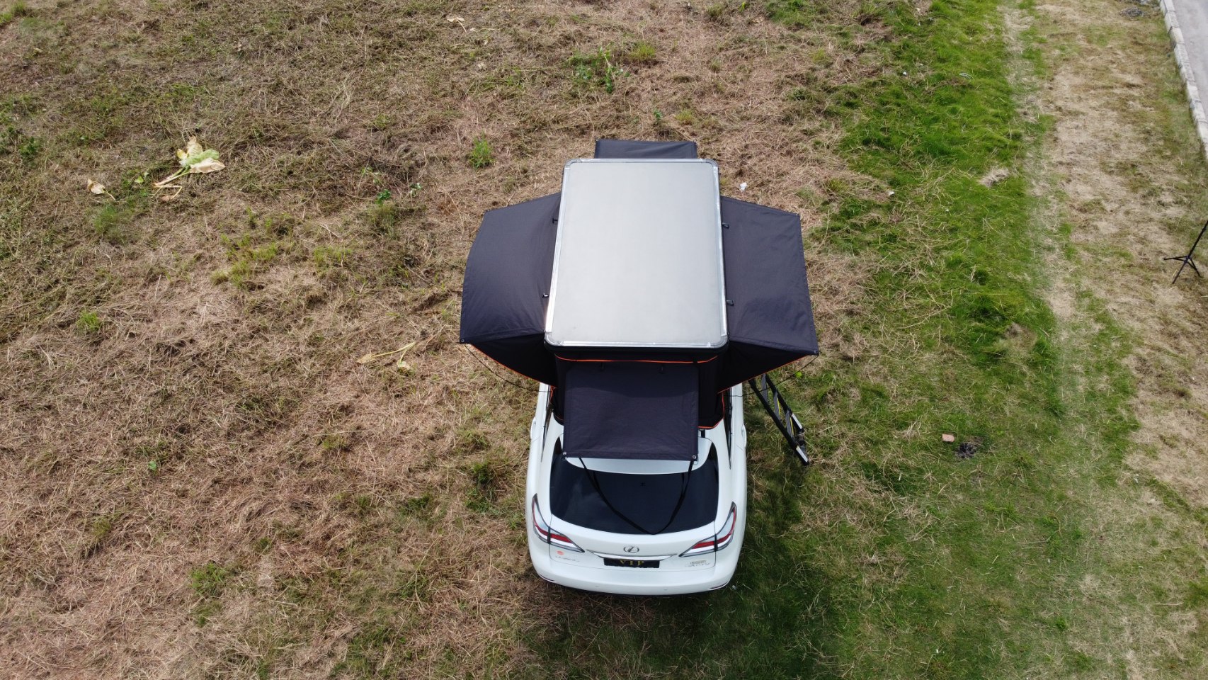 All Season Car Suv Hard Shell Roof Top Tents Automatic Aluminum Alloy Vertical Camping Camper Van Rooftop Tents for 2-4 Personal WP6010