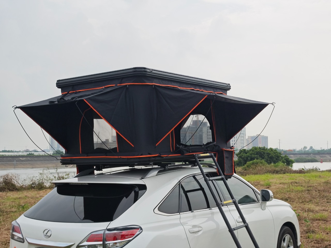 All Season Car Suv Hard Shell Roof Top Tents Automatic Aluminum Alloy Vertical Camping Camper Van Rooftop Tents for 2-4 Personal WP6010