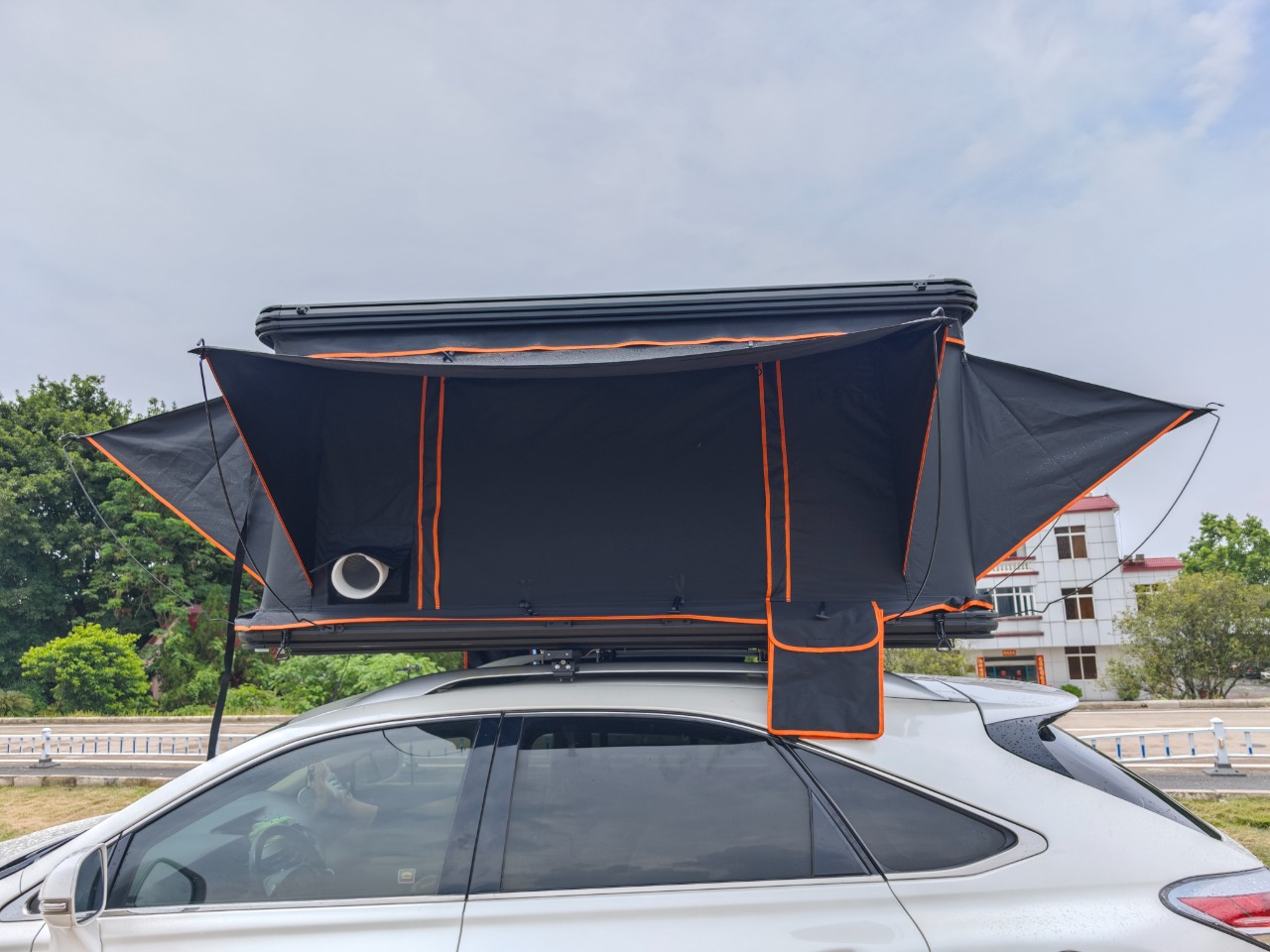 All Season Car Suv Hard Shell Roof Top Tents Automatic Aluminum Alloy Vertical Camping Camper Van Rooftop Tents for 2-4 Personal WP6010