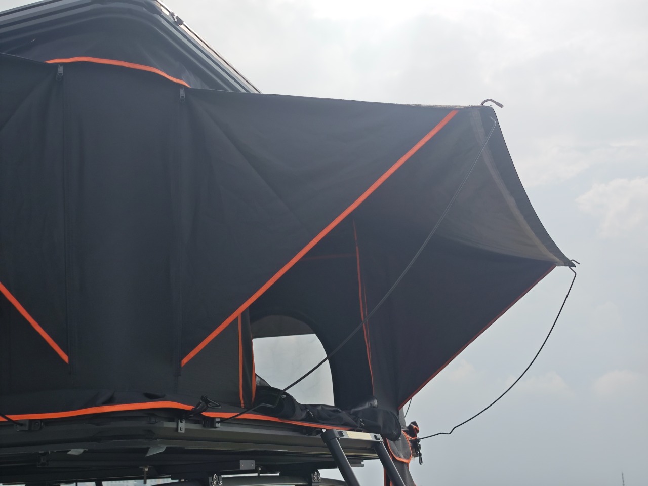 All Season Car Suv Hard Shell Roof Top Tents Automatic Aluminum Alloy Vertical Camping Camper Van Rooftop Tents for 2-4 Personal WP6010