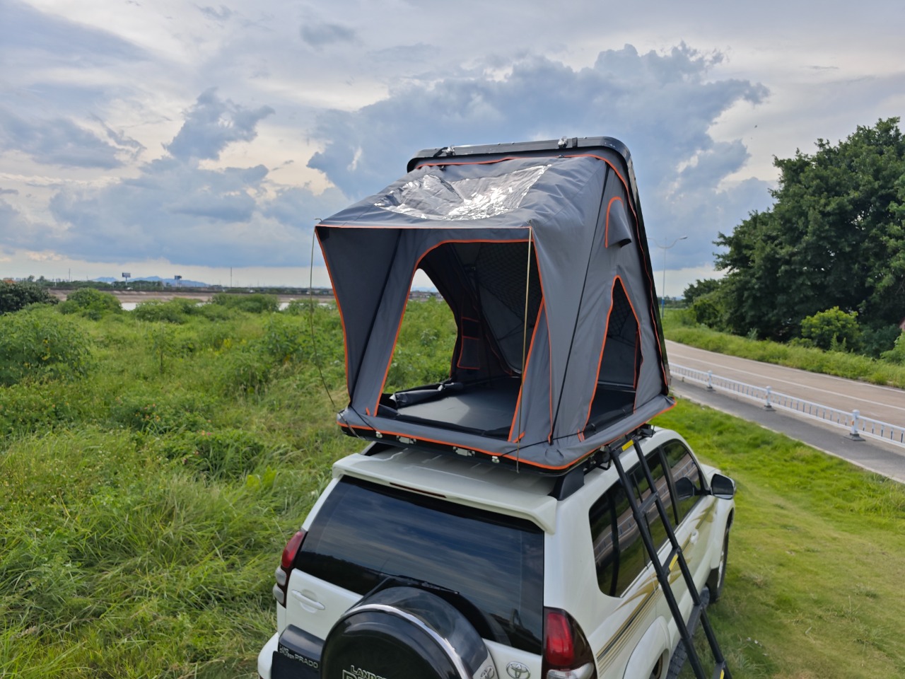 Off Road Waterproof Camping Aluminum Triangle Hard Shell Truck Car Roof Top Tent 4 People WP6004