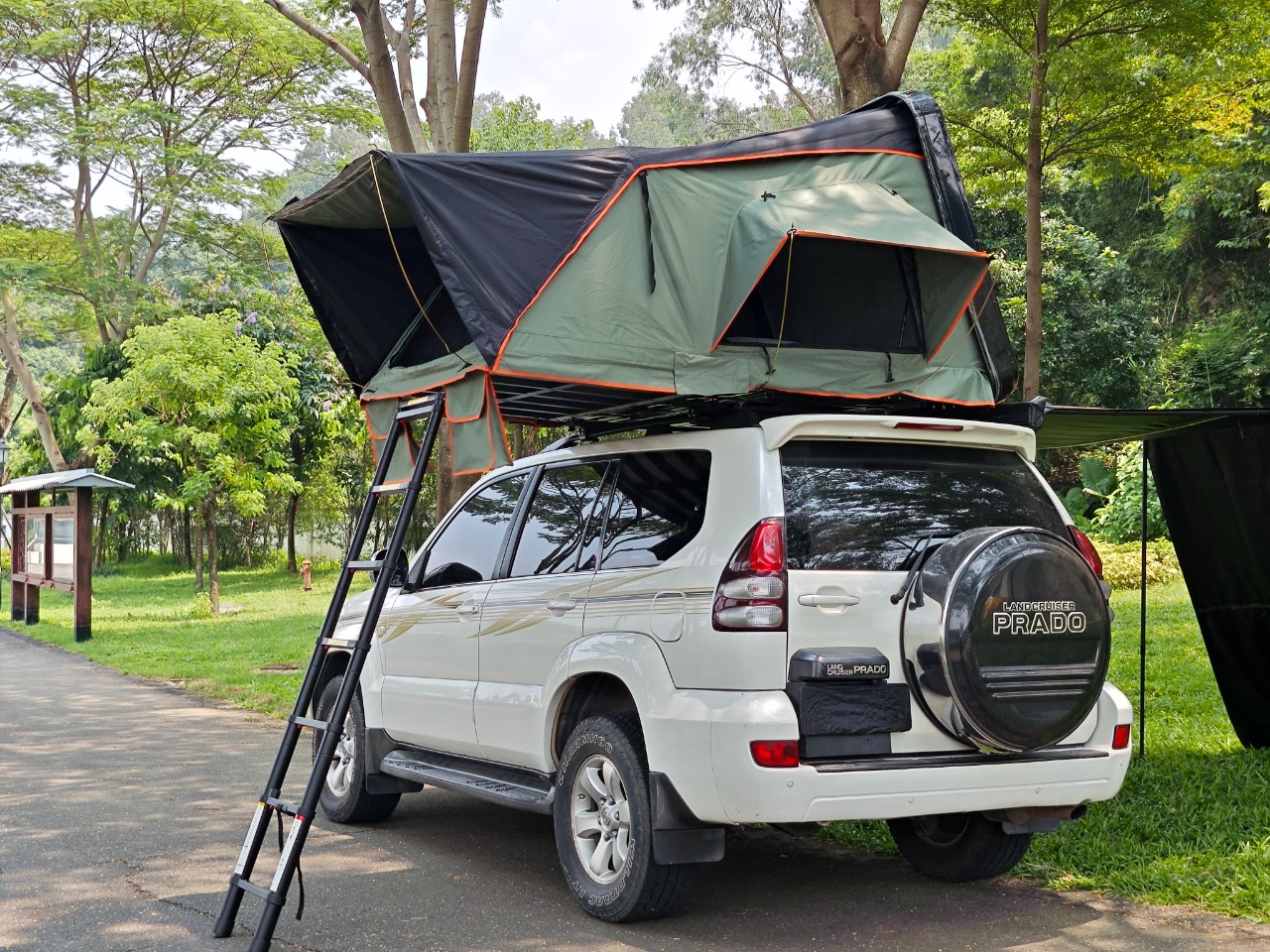Custom Foldable SUV Roof Side Flip Door Tent ABS Hard Shell for Self-Driving Tours Wild Camping 2-4 Person Capacity Aluminum WP6008
