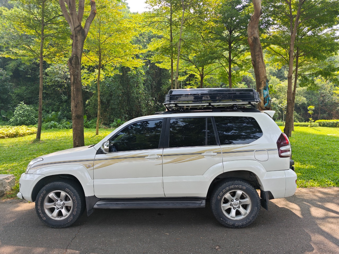 Custom Foldable SUV Roof Side Flip Door Tent ABS Hard Shell for Self-Driving Tours Wild Camping 2-4 Person Capacity Aluminum WP6008