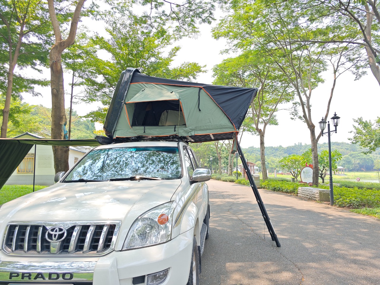 Custom Foldable SUV Roof Side Flip Door Tent ABS Hard Shell for Self-Driving Tours Wild Camping 2-4 Person Capacity Aluminum WP6008