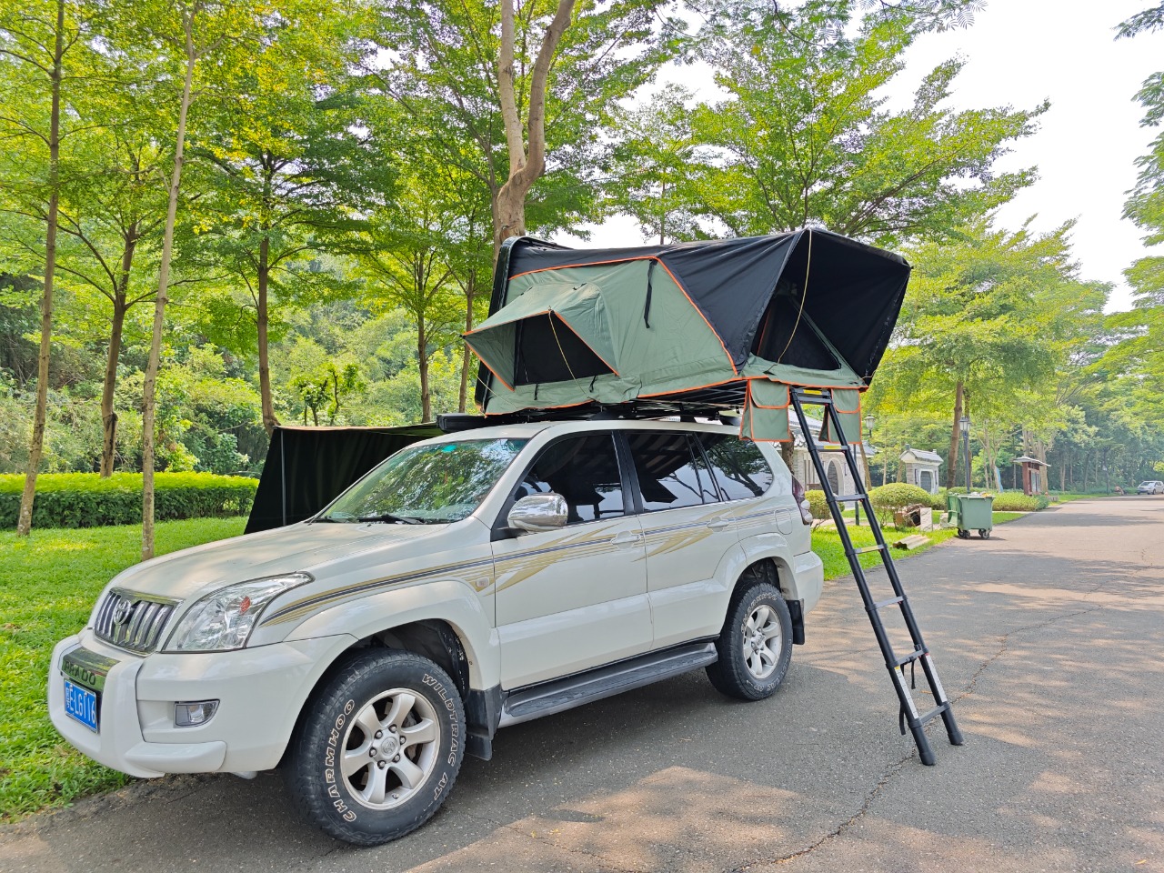 Custom Foldable SUV Roof Side Flip Door Tent ABS Hard Shell for Self-Driving Tours Wild Camping 2-4 Person Capacity Aluminum WP6008