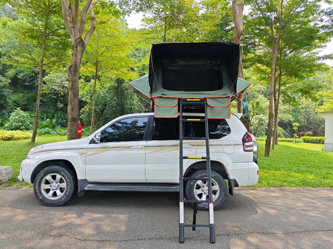 Custom Foldable SUV Roof Side Flip Door Tent ABS Hard Shell for Self-Driving Tours Wild Camping 2-4 Person Capacity Aluminum WP6008