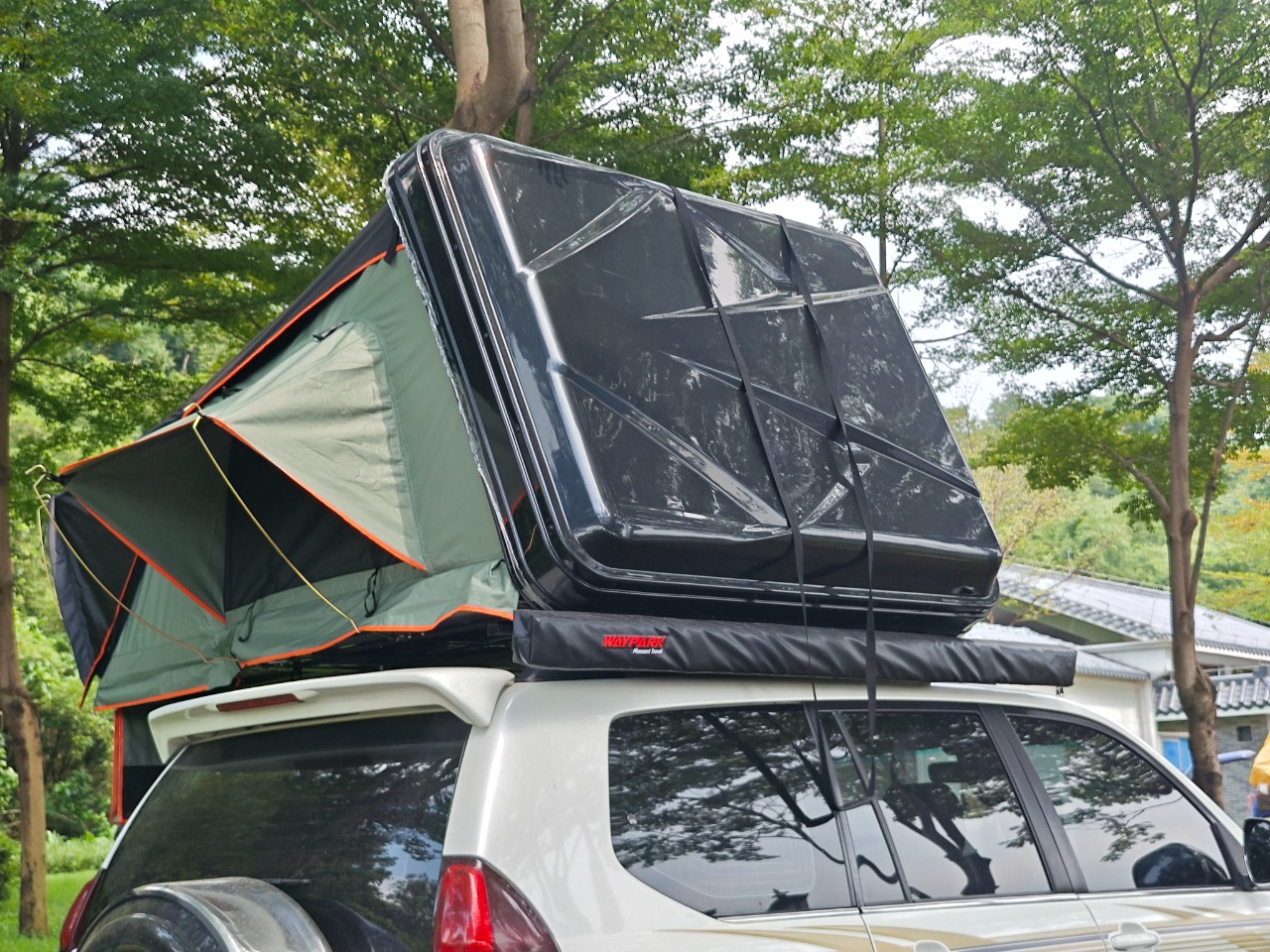 Custom Foldable SUV Roof Side Flip Door Tent ABS Hard Shell for Self-Driving Tours Wild Camping 2-4 Person Capacity Aluminum WP6008