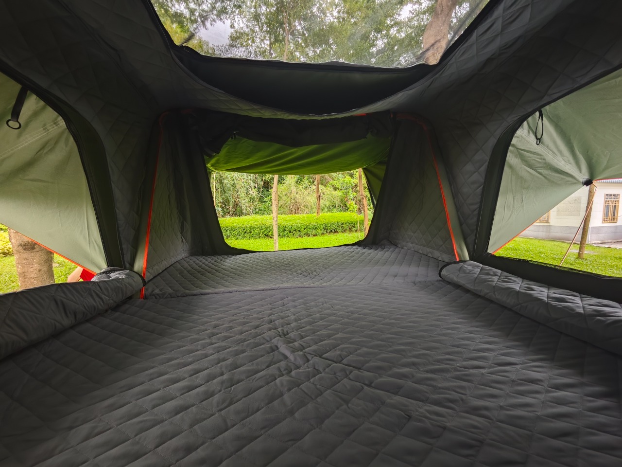 Custom Foldable SUV Roof Side Flip Door Tent ABS Hard Shell for Self-Driving Tours Wild Camping 2-4 Person Capacity Aluminum WP6008