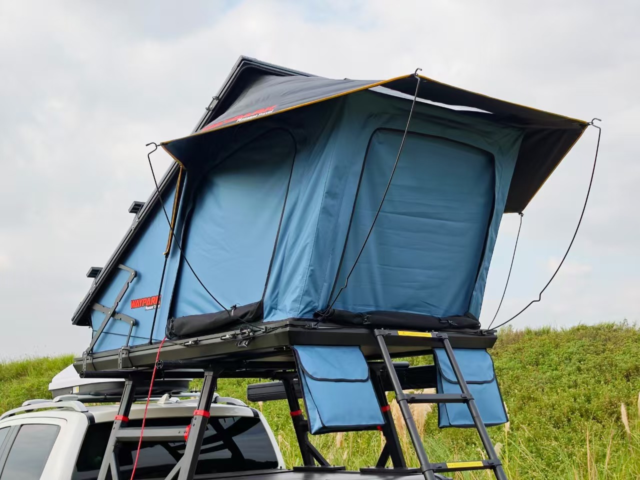 Roof tent using WAYPARK patented reinforced lifting structure