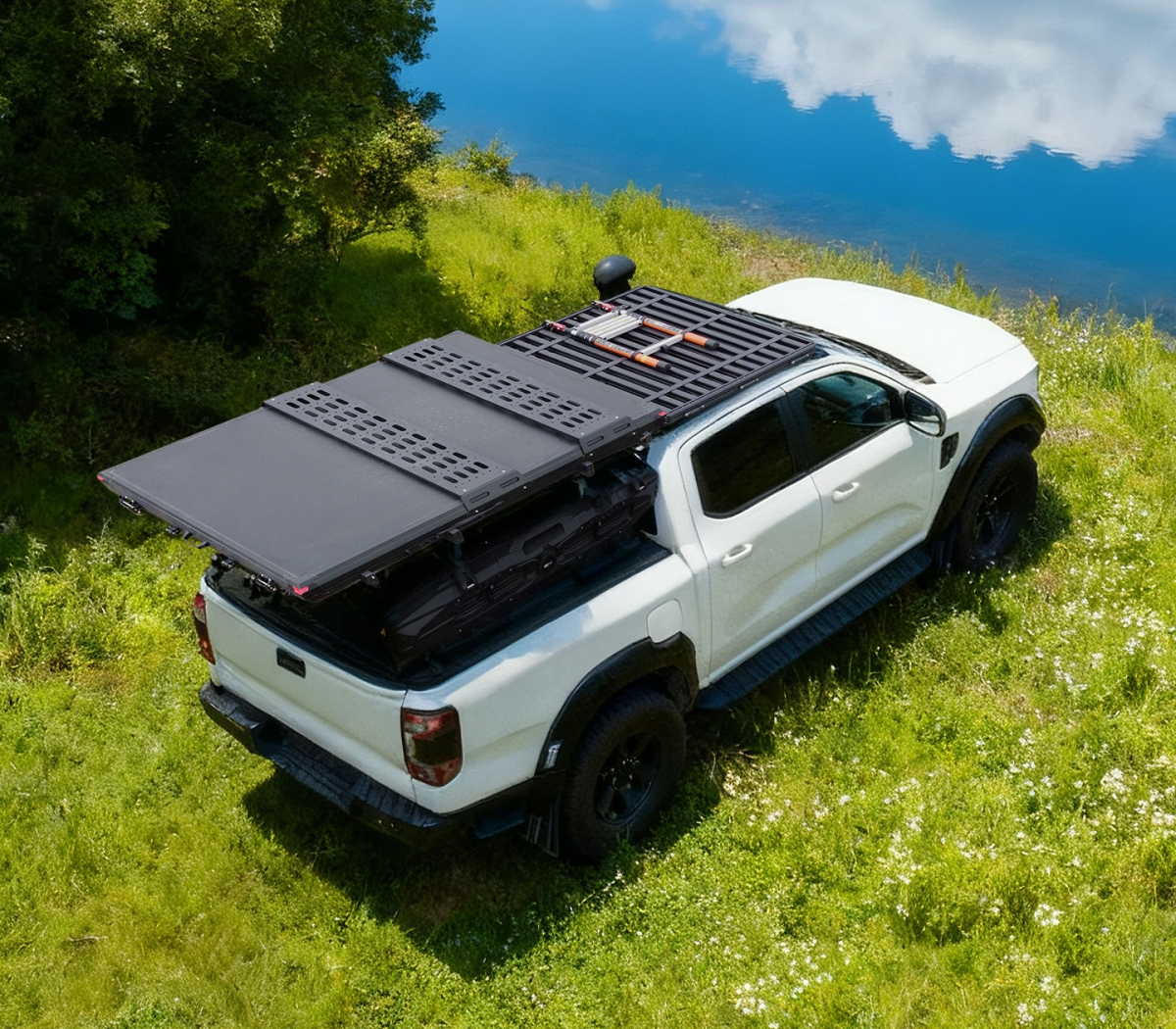 Outdoor Travel Camping Car Roof Tent Aluminum Alloy Hydraulic Triangle Elevated Design Car-Mounted Camper Van 4*4 RTT Roof Tent WP6009