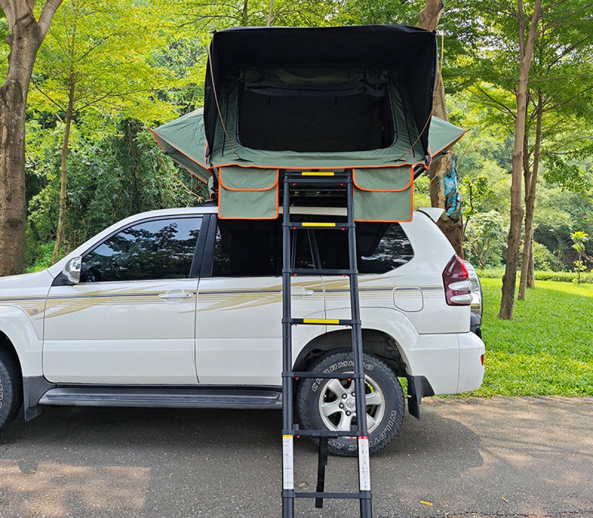 Custom Foldable SUV Roof Side Flip Door Tent ABS Hard Shell for Self-Driving Tours Wild Camping 2-4 Person Capacity Aluminum WP6008
