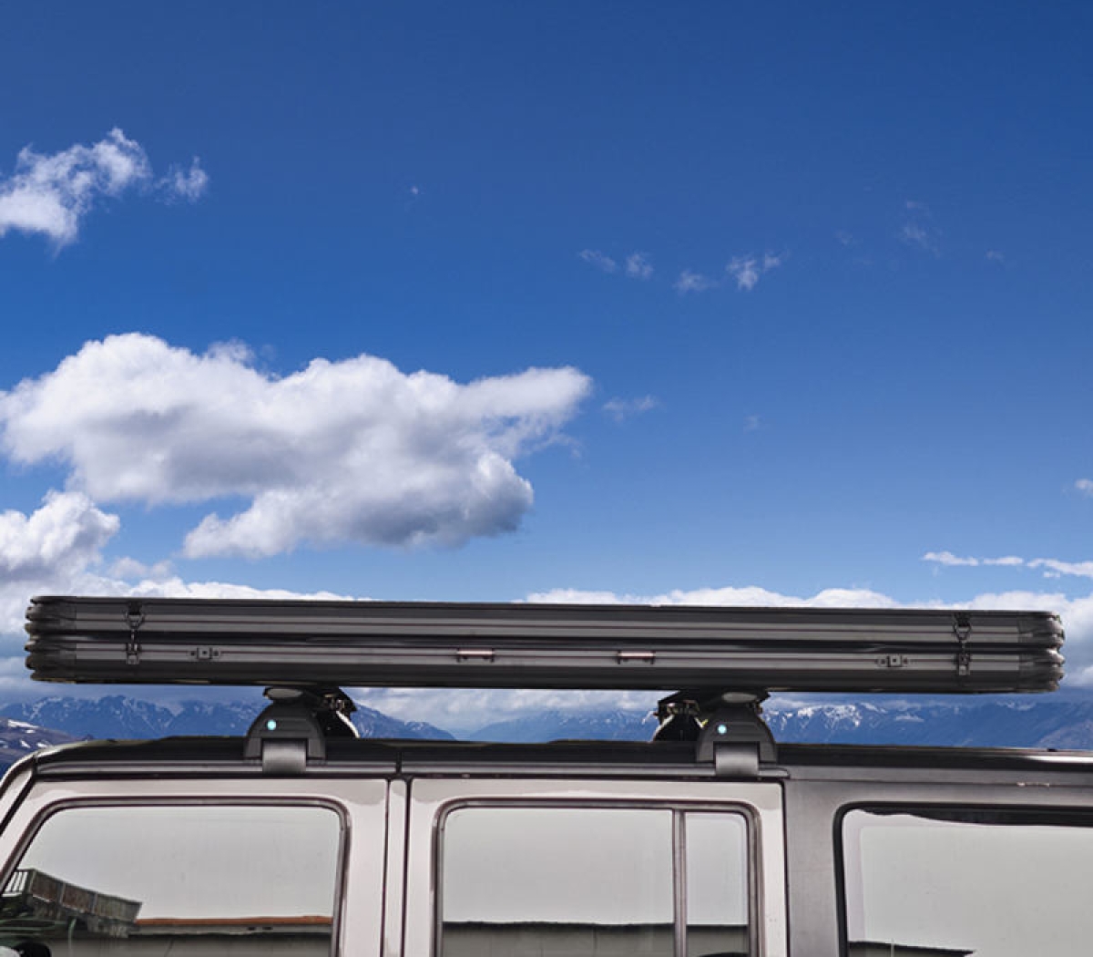 All Season Car Suv Hard Shell Roof Top Tents Automatic Aluminum Alloy Vertical Camping Camper Van Rooftop Tents for 2-4 Personal WP6010