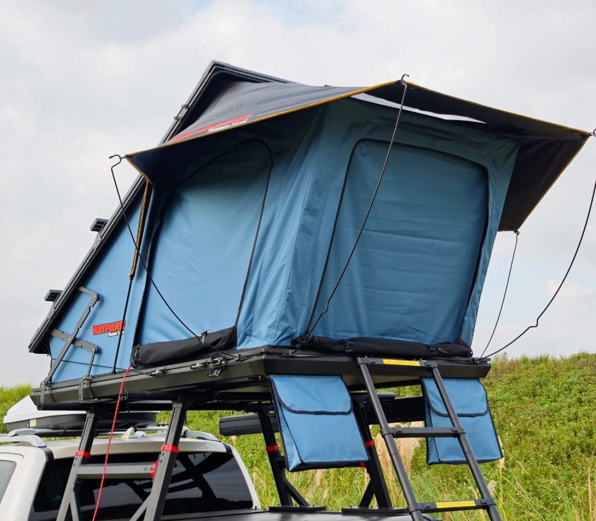 Aluminum Clamshell Roof Tent with X-Lift and Front Extension – WP6009-3