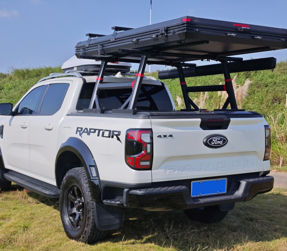 Aluminum Clamshell Roof Tent with X-Lift and Front Extension – WP6009-3-1.4m