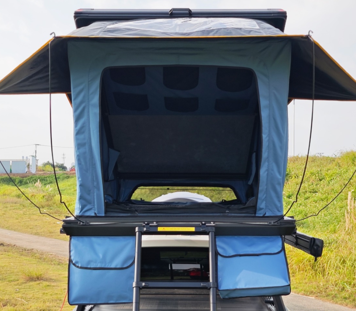 Aluminum Clamshell Roof Tent with X-Lift and Front Extension – WP6009-3-1.4m